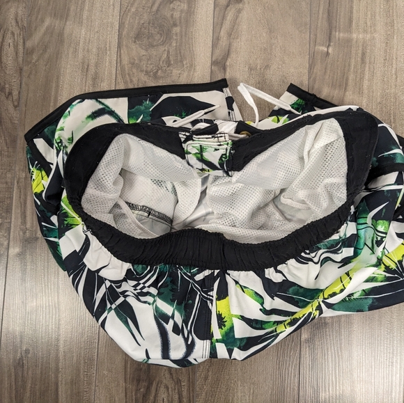 Nike Swim Shorts Medium - Picture 5 of 9